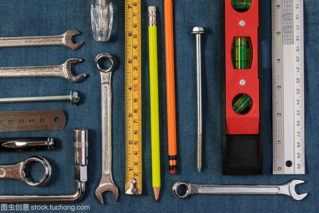 牛仔布工人的得力助手 扳手工具在五金領域的重要角色